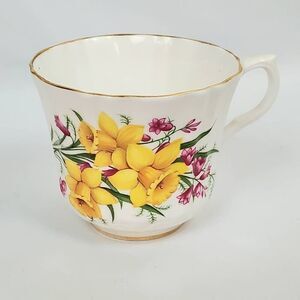 Royal Imperial Bone China Teacup Yellow Daffodils Floral Gold Trim England